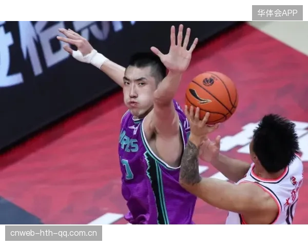 关键比赛纷争升级！对手弃战术犯规引发赛场风云